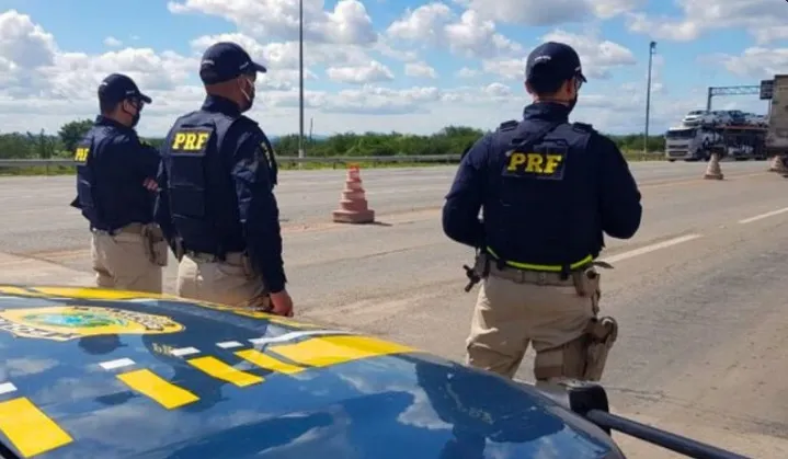 PRF apreende material de campanha transportado em veículo da Câmara Municipal de Aparecida do Taboado/MS