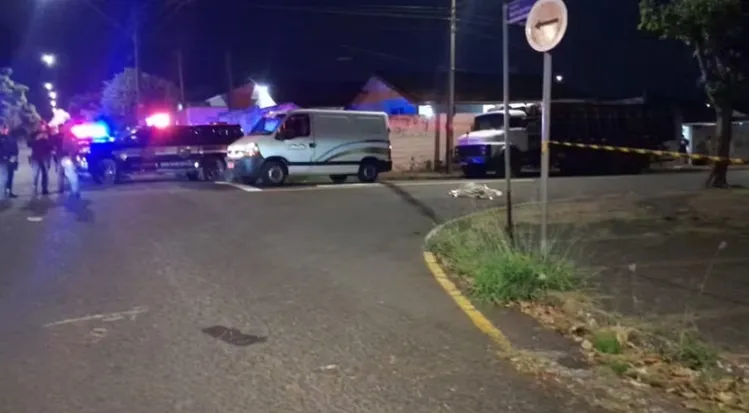 Ônibus escolar atropela e mata idosa 