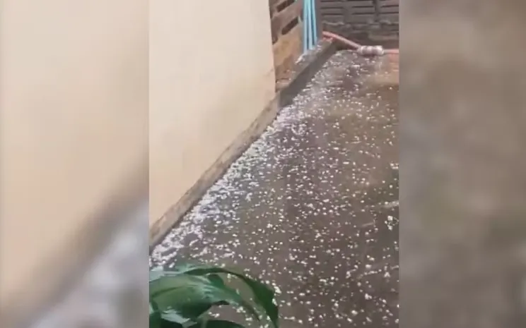 Moradores registram chuva de granizo em cidade no interior de SP