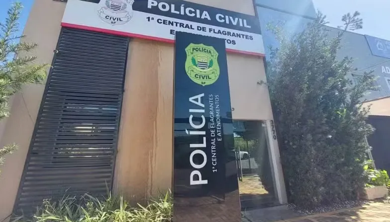 Árbitro é agredido com cabeçada por treinador durante jogo de futebol infantil
