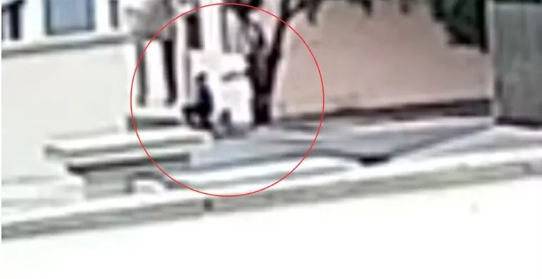 Mulher é presa por jogar água e óleo fervendo no vizinho após briga no interior de SP