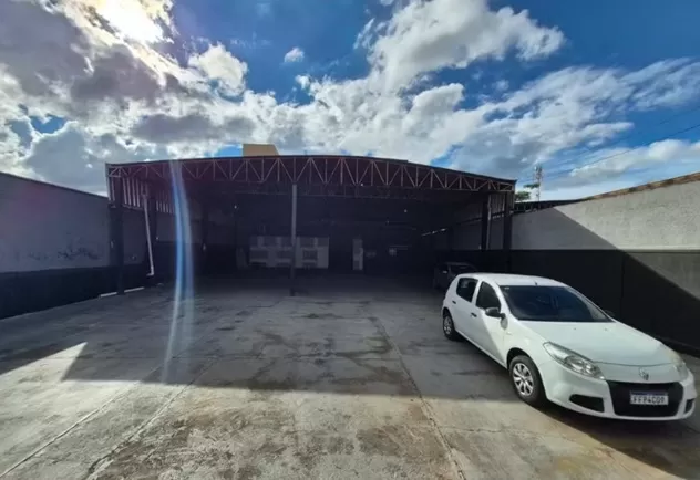 Polícia cumpre mandados de busca contra dono de garagem de veículos suspeito de aplicar golpes em 60 clientes