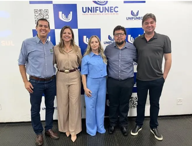 Prefeito Evandro Mura dá posse a José Rollemberg como novo presidente do Unifunec