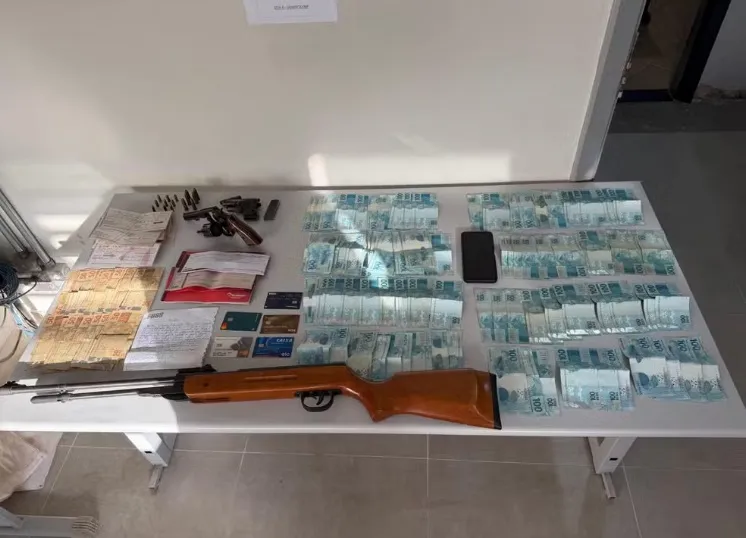 Polícia apreende joias, veículos e folhas de cheque em operação para combater esquema de empréstimos com cobrança de juros abusivos