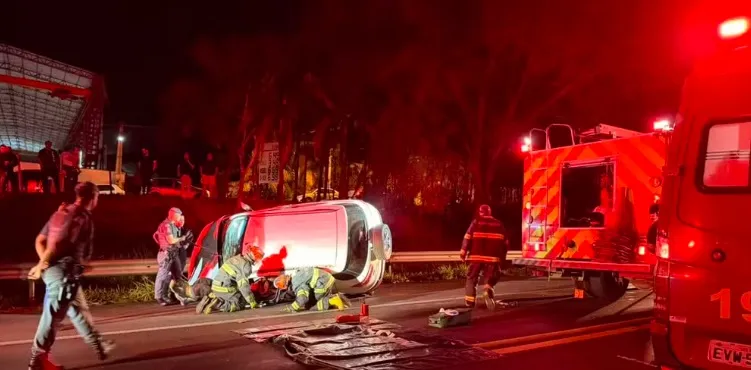 Motorista morre após batida frontal entre carros na SP-310