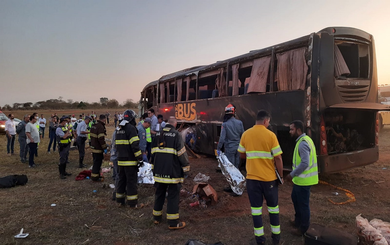 Ônibus Que Saiu De Mato Grosso Do Sul Tomba Em São Paulo E Mata Criança ...