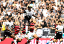 Corinthians vence o Flamengo e ganha fôlego contra o rebaixamento